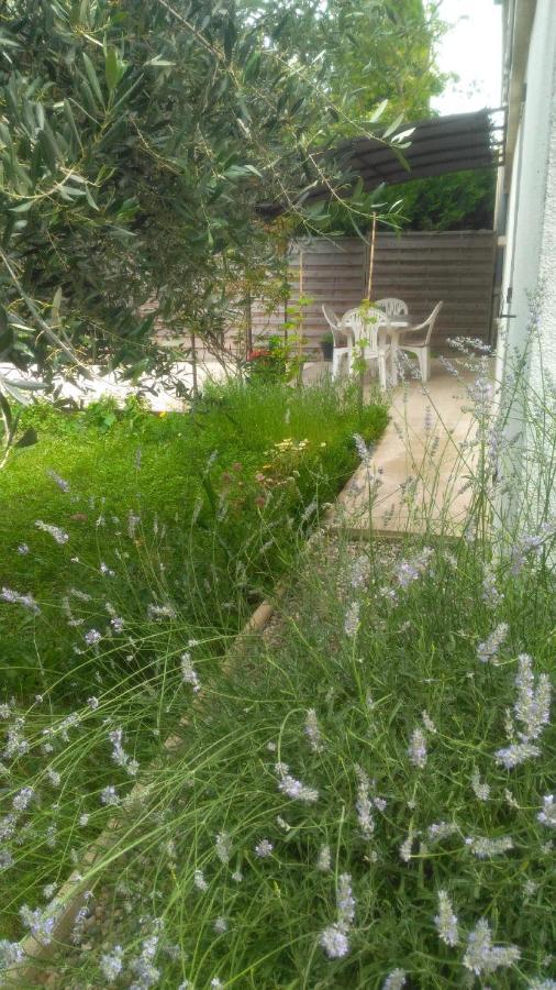 ホテル Au Coeur Du Luberon カヴァイヨン エクステリア 写真