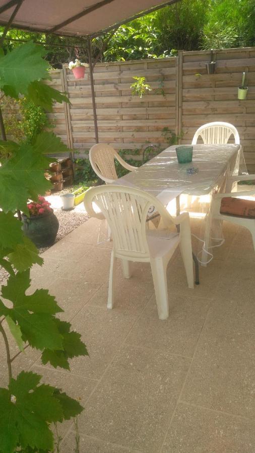 ホテル Au Coeur Du Luberon カヴァイヨン エクステリア 写真